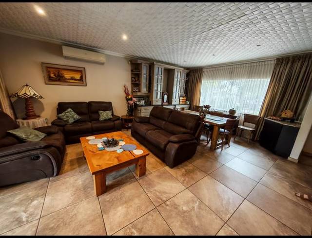 3 BEDROOM HOUSE FOR SALE IN VANDERBIJLPARK SE 6